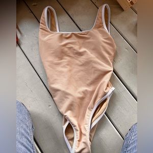 Lainsnow one piece size medium